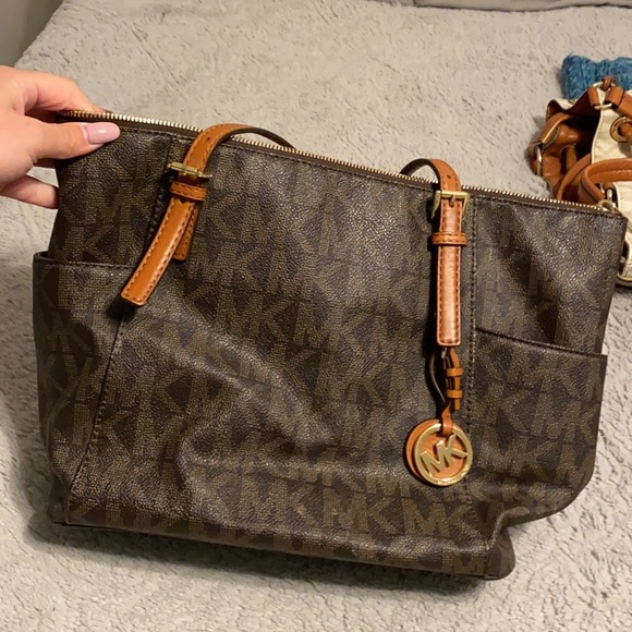 Micheal Kors purse - Picture 1 of 5